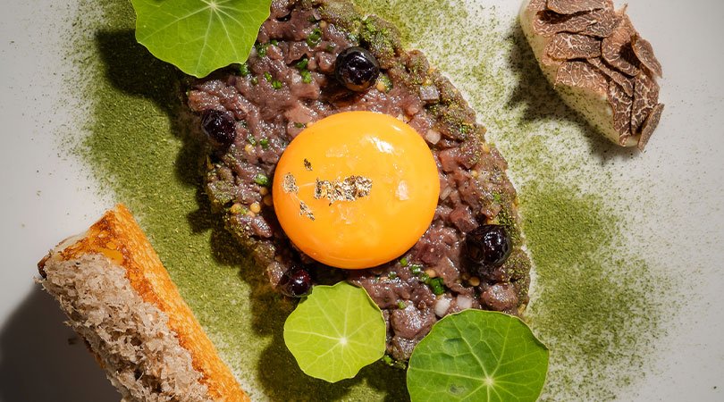 Receta de Tartar de Atún con Yema de huevo y Trufa Negra